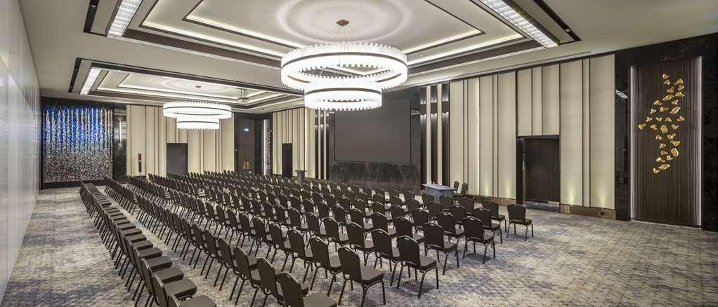 فندق Doubletree By Hilton سانليورفا المرافق الصورة