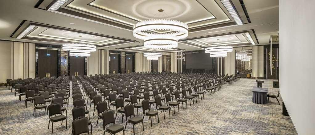 فندق Doubletree By Hilton سانليورفا المرافق الصورة