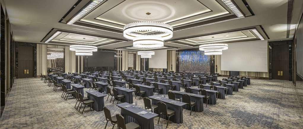 فندق Doubletree By Hilton سانليورفا المرافق الصورة