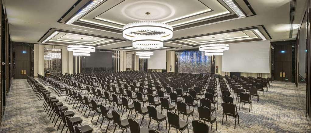 فندق Doubletree By Hilton سانليورفا المرافق الصورة