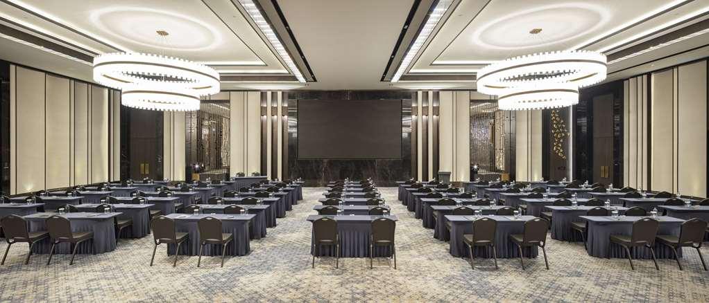 فندق Doubletree By Hilton سانليورفا المرافق الصورة