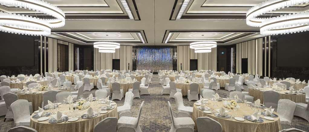فندق Doubletree By Hilton سانليورفا المرافق الصورة