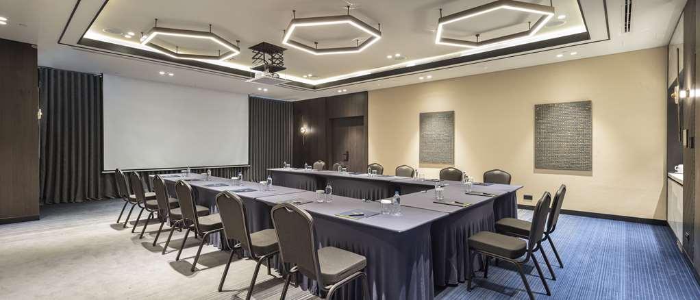 فندق Doubletree By Hilton سانليورفا المرافق الصورة