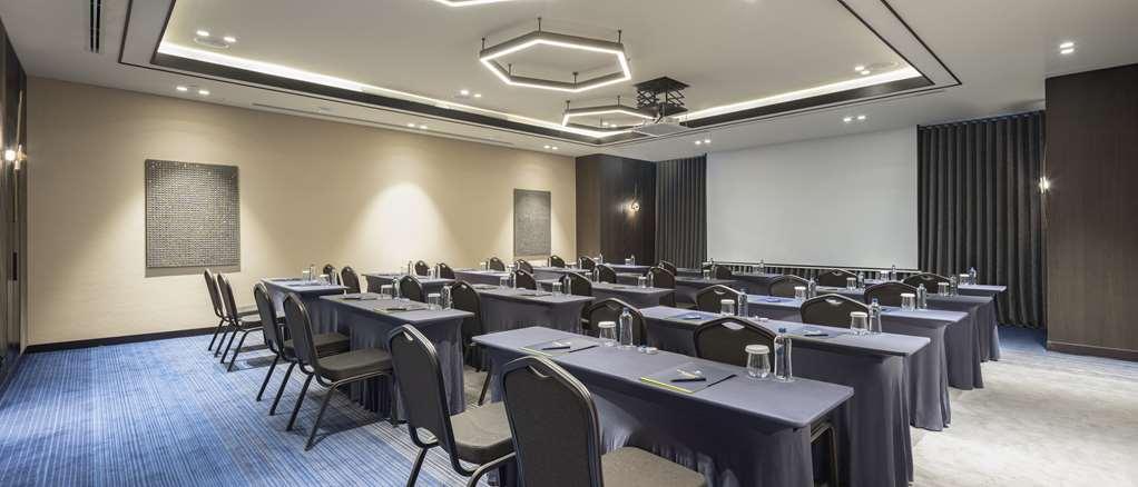 فندق Doubletree By Hilton سانليورفا المرافق الصورة