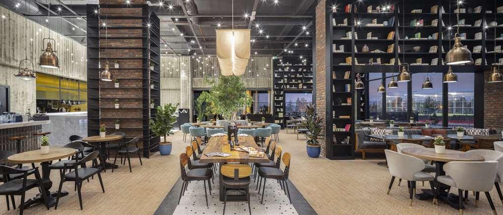 فندق Doubletree By Hilton سانليورفا المطعم الصورة