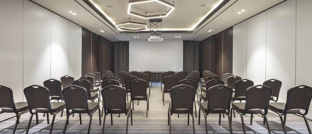 فندق Doubletree By Hilton سانليورفا المرافق الصورة