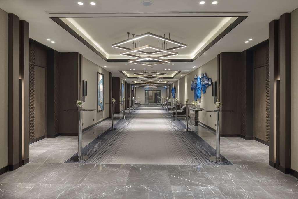 فندق Doubletree By Hilton سانليورفا المرافق الصورة