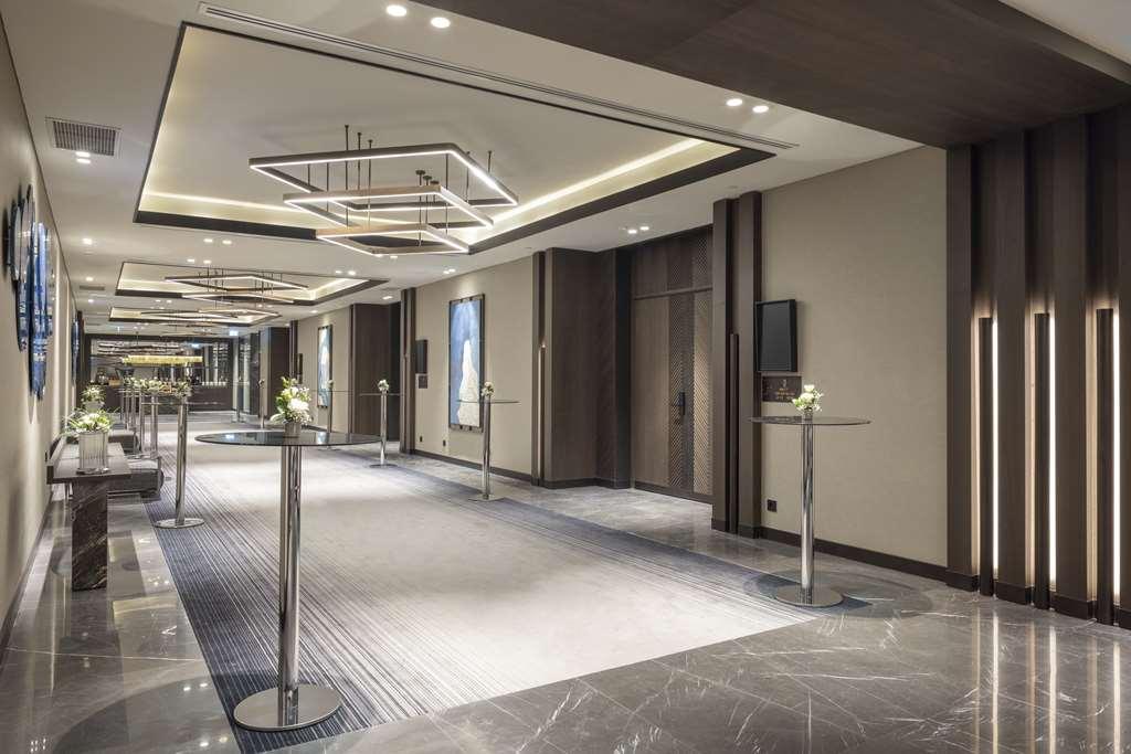 فندق Doubletree By Hilton سانليورفا المرافق الصورة