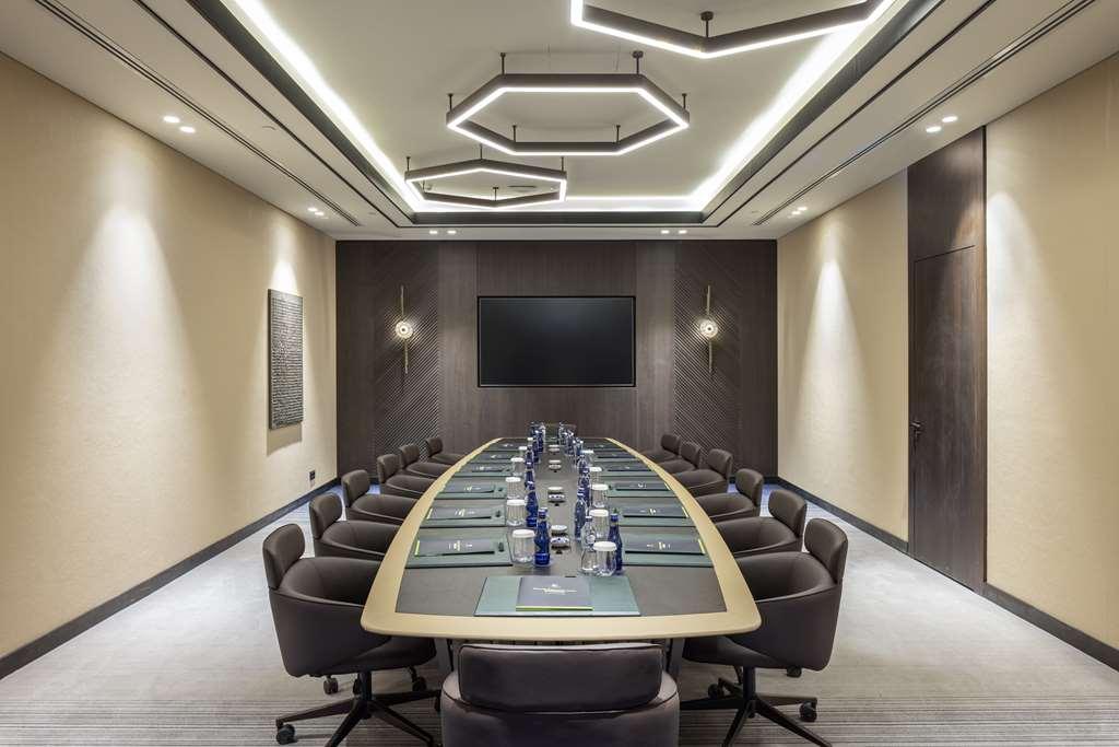 فندق Doubletree By Hilton سانليورفا المرافق الصورة