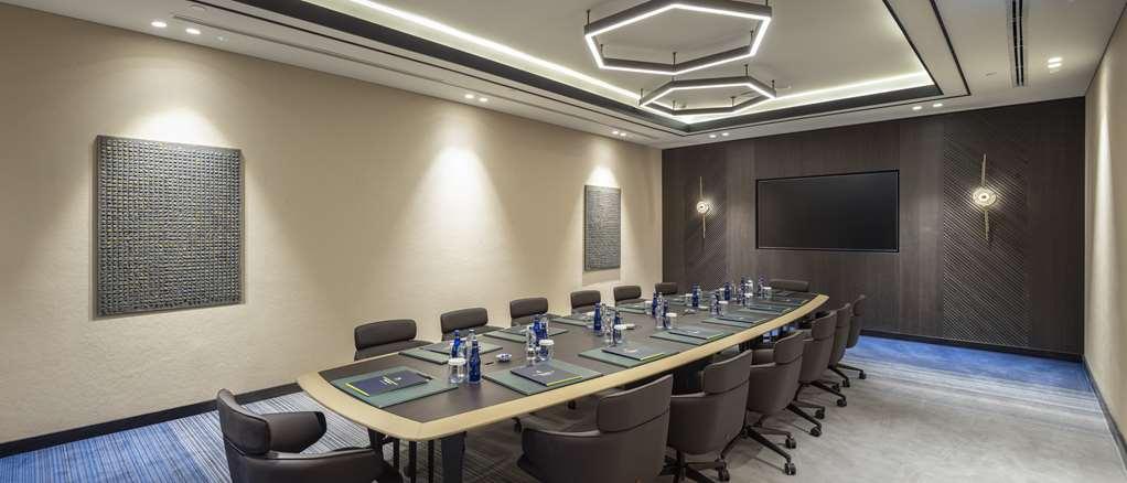 فندق Doubletree By Hilton سانليورفا المرافق الصورة
