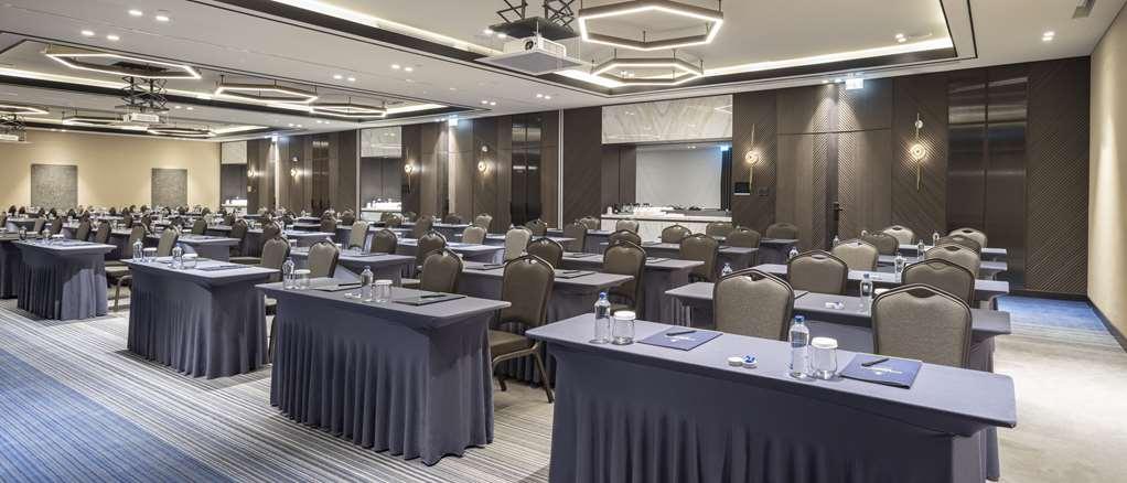 فندق Doubletree By Hilton سانليورفا المرافق الصورة
